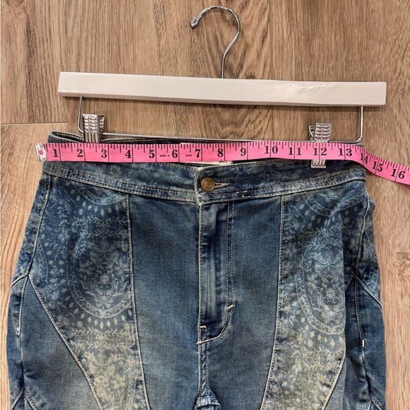 Free People We The Free Mermaid Mid-Rise Flare Jean in the Low Tide wash - Picture 7 of 8